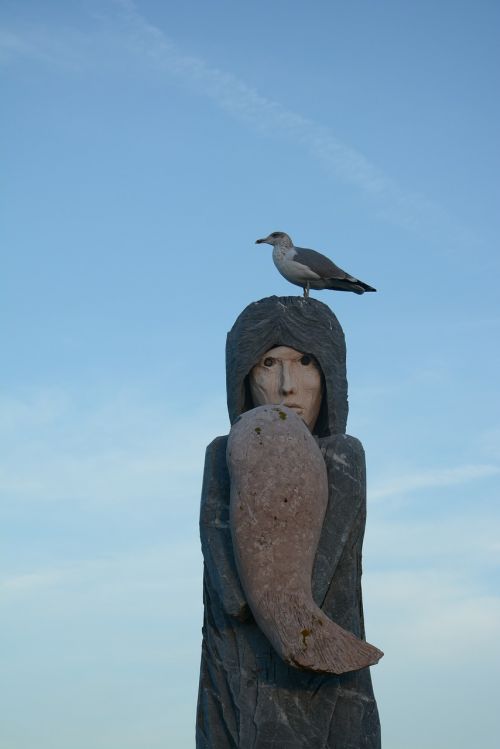 statue póvoa de varzim portugal
