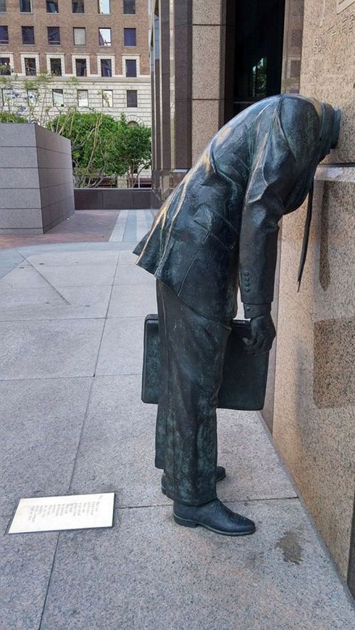 statue business man