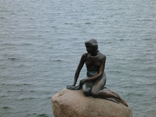 statue mermaid water
