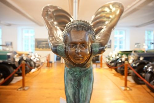 statue angel figure