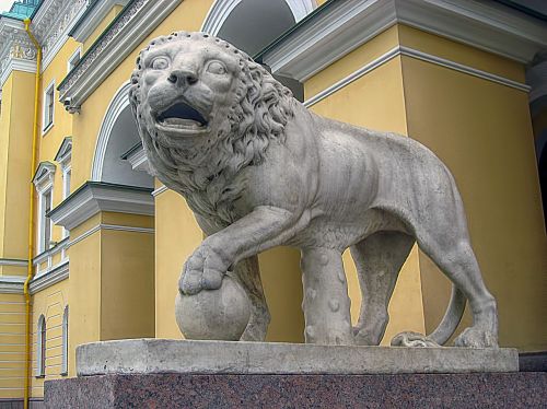 statue lion peter