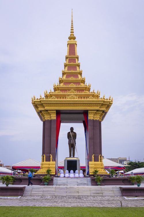 statue of king father norodom sihanouk