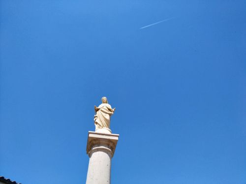 statue monument stone