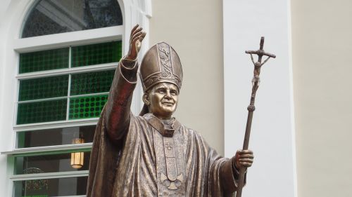 statue pope hand rising