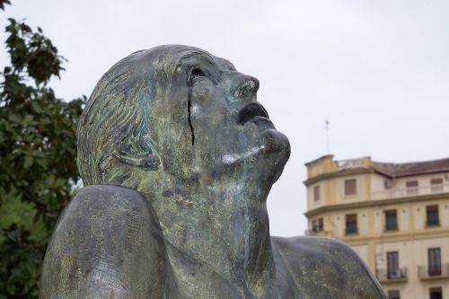 statue granada bronze