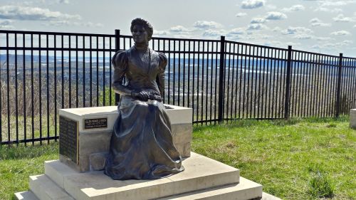 statue historic woman statue