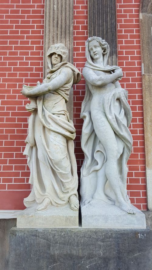 statue women woman