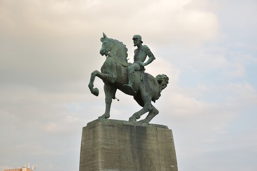 statue  man  horse