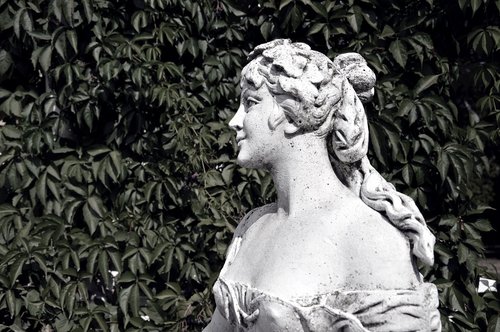 statue  woman  girl
