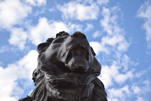 statue  lion  bronze
