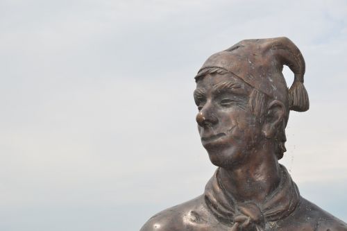 statue bronze figure