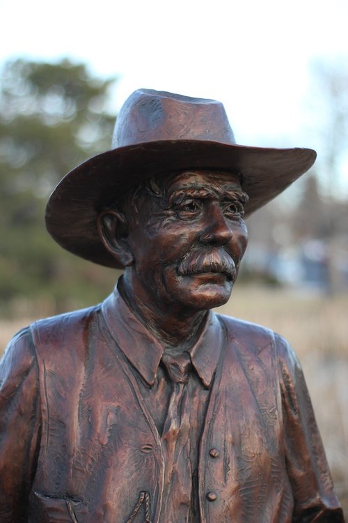 statue  old man  bronze