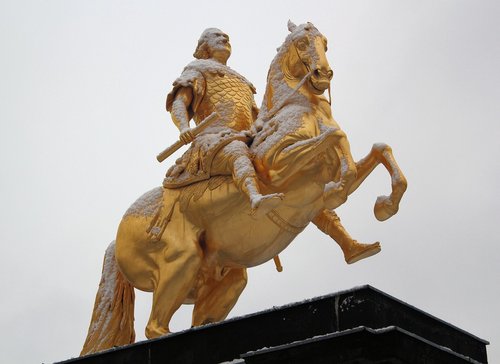 statue  rider  gold