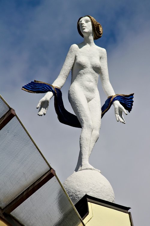 statue  modern  woman