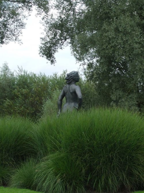 statue sculpture woman