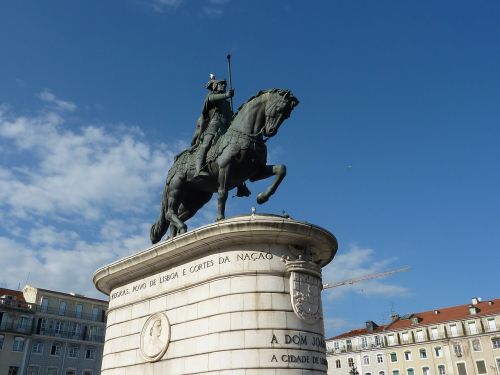 statue lisbon horse