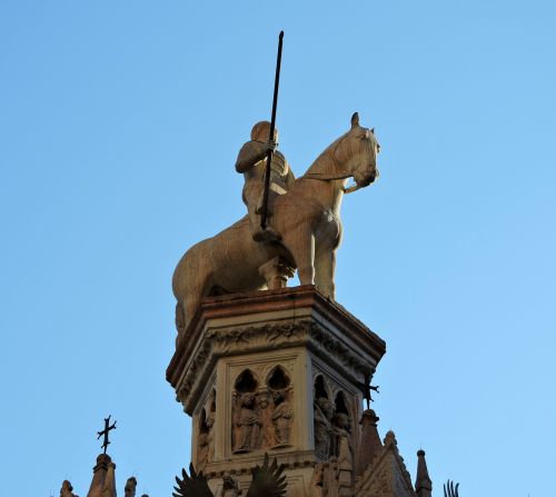 statue scala verona