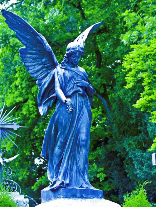 statue angel wings