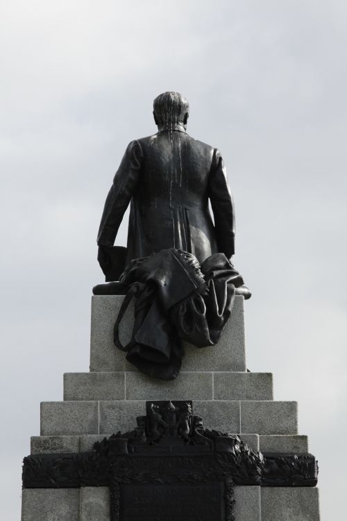 statue dunfermline scotland