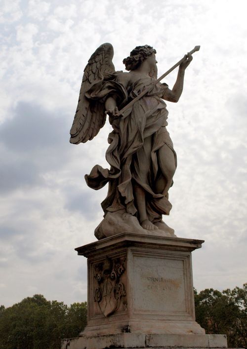 statue the vatican dim