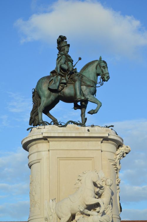 statue horse power