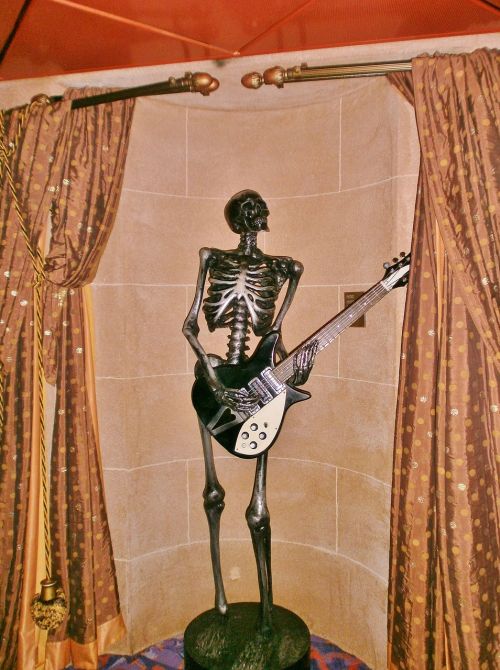 statue guitar player metal