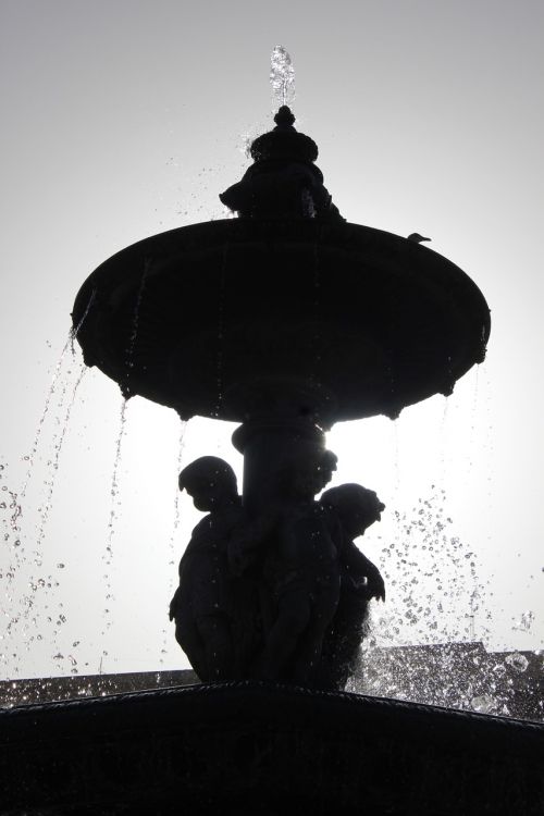 statue angels fountain