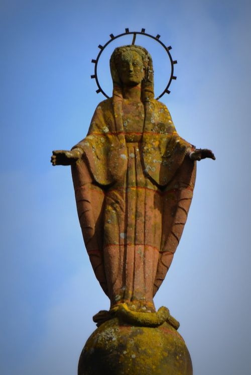 statue maria image