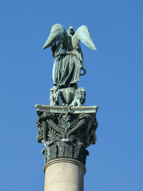 statue angel wing