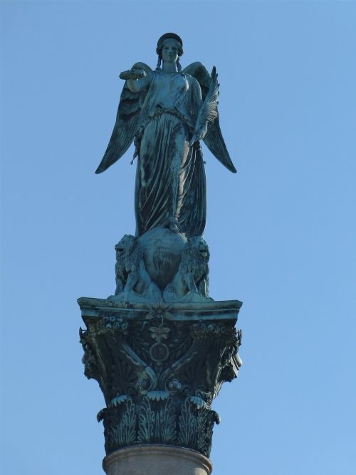 statue angel wing