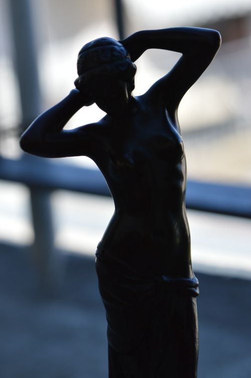 statue silhouette woman