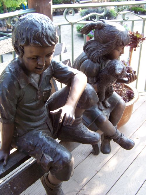statue bronze children