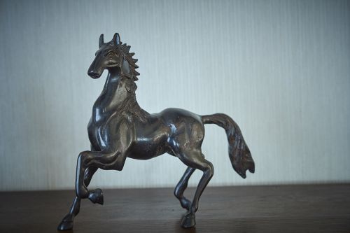 statue horse bronze
