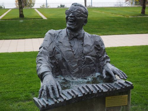 statue ray charles singer