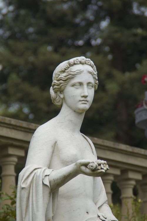 statue woman stone