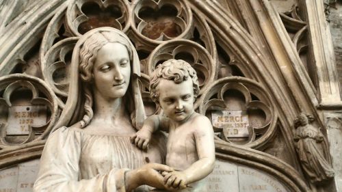 statue cathedral bordeaux