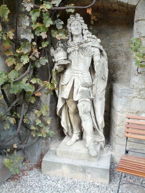 statue castle marienburg