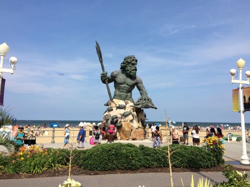 statue virginia beach monument