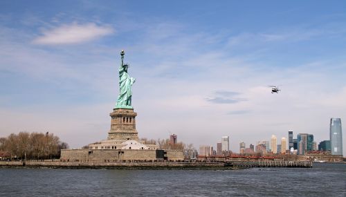statue of liberty new york manhattan