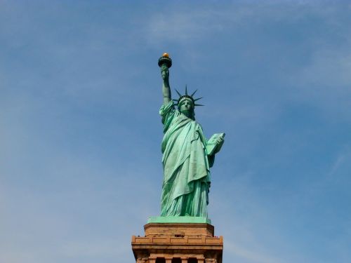 statue of liberty sky symbol