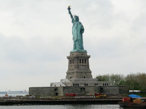 statue of liberty new york manhattan