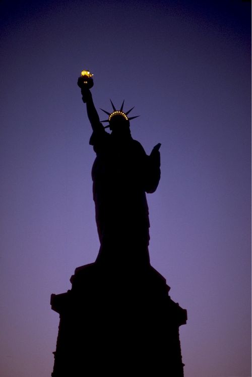 statue of liberty night lights