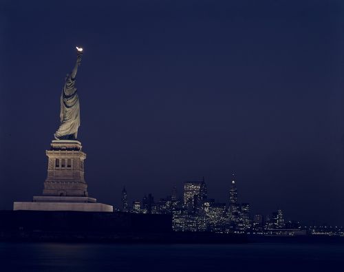 statue of liberty night lights