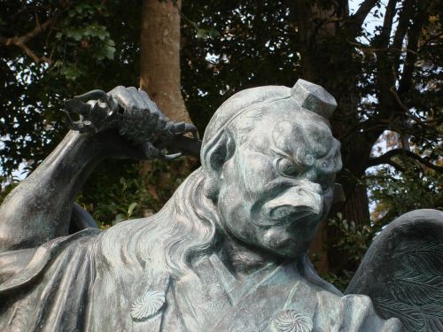 statues tengu japan