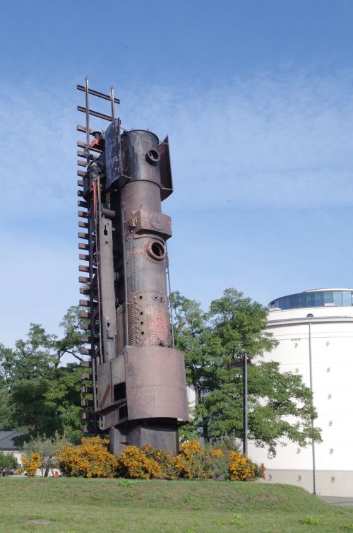 wrocław monument steam locomotive