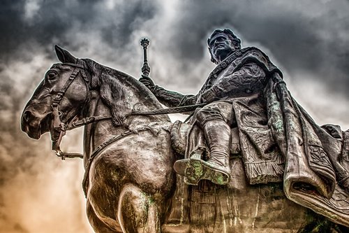 still image  sculpture  equestrian statue