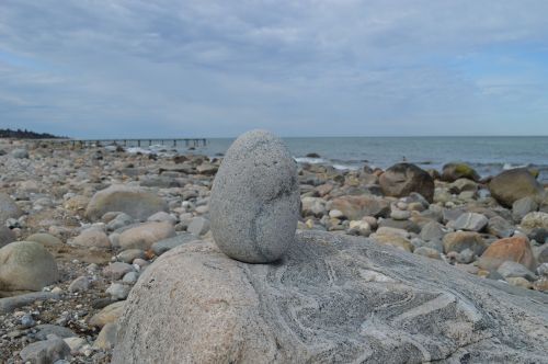 stone sculpture sea