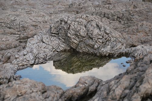 stone water reflection