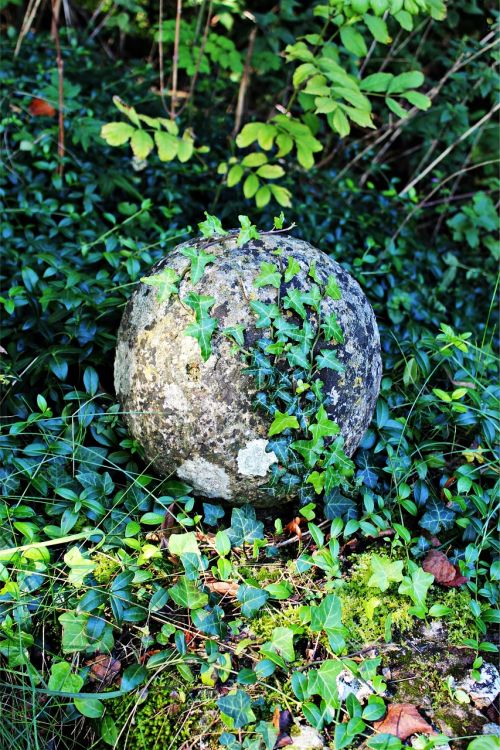 stone ball ivy ball