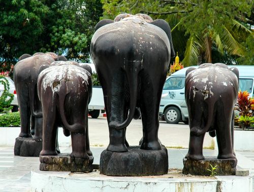 stone figures elephant from the rear